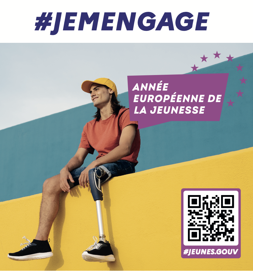 Jeune homme avec une jambe artificielle et le bandeau je m&#039;engage