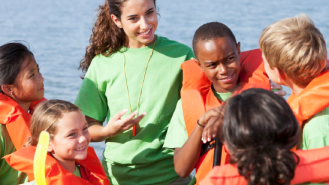 Animateurs et jeunes en colonies